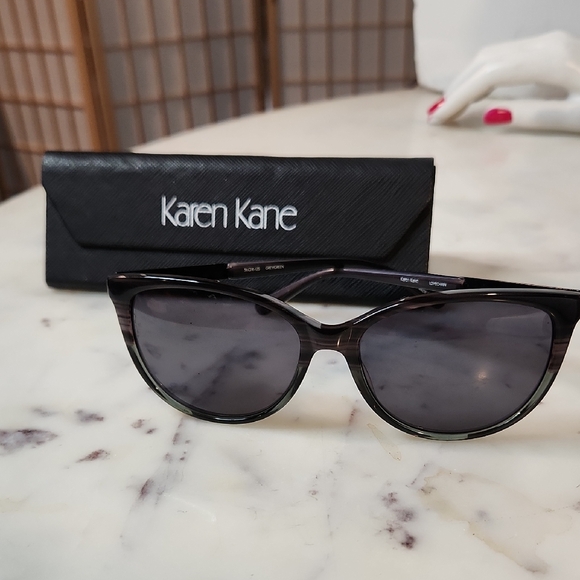 Vintage | Karen Kane w/Case 56¤16-135 Grey/Green Lens Sunglasses main image 5